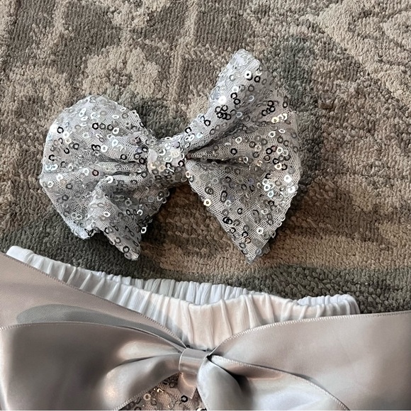 Girls boutique sparkle silver and white shorts with bow nwt size 2T - Picture 3 of 6